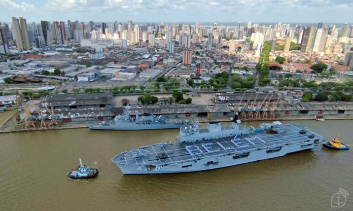 Navio-Aeródromo Multipropósito chega em Belém e estará aberto para visitação